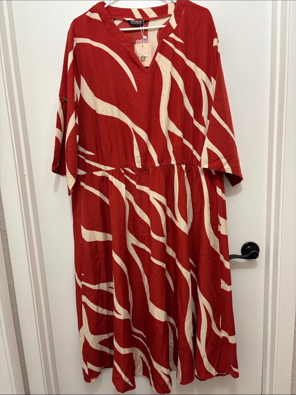 BNWT BloomChic Red & Cream Abstract V-Neck Midi Dress Sz22-24 (2X)